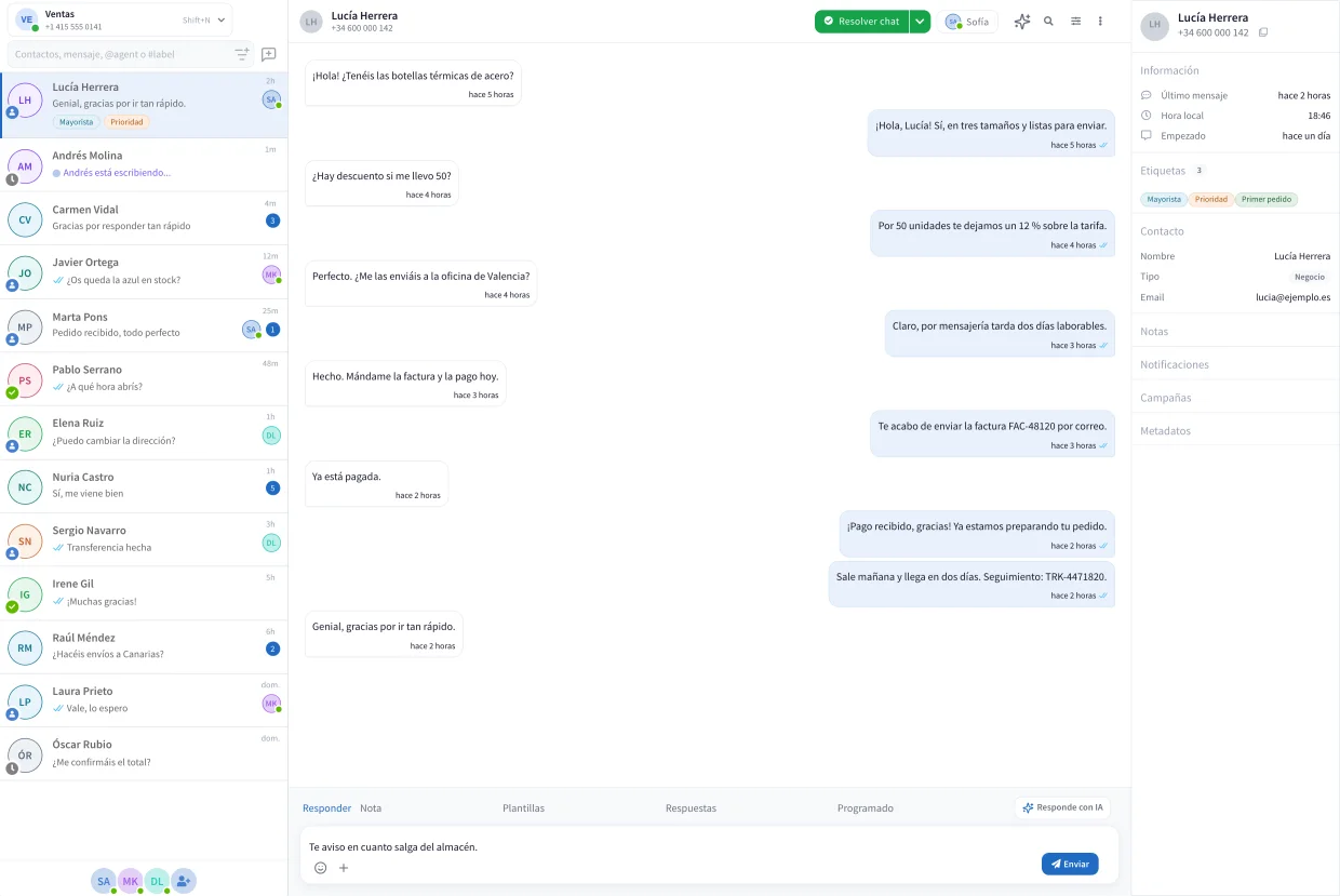 La bandeja de PulpoChat: la lista de chats con su responsable, una conversación abierta y la ficha del contacto.